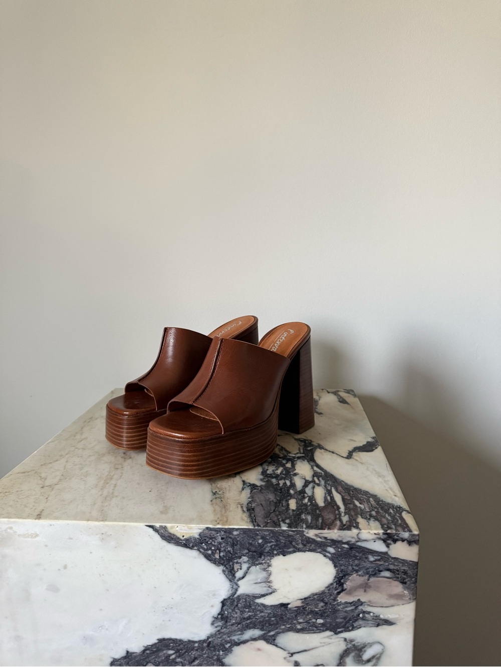 L'INTERVALLE Brown Leather Platform Peep-Toe Mules